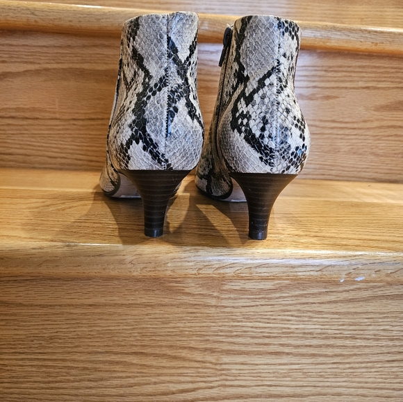 Clarks Ankle Boots - Picture 4 of 6